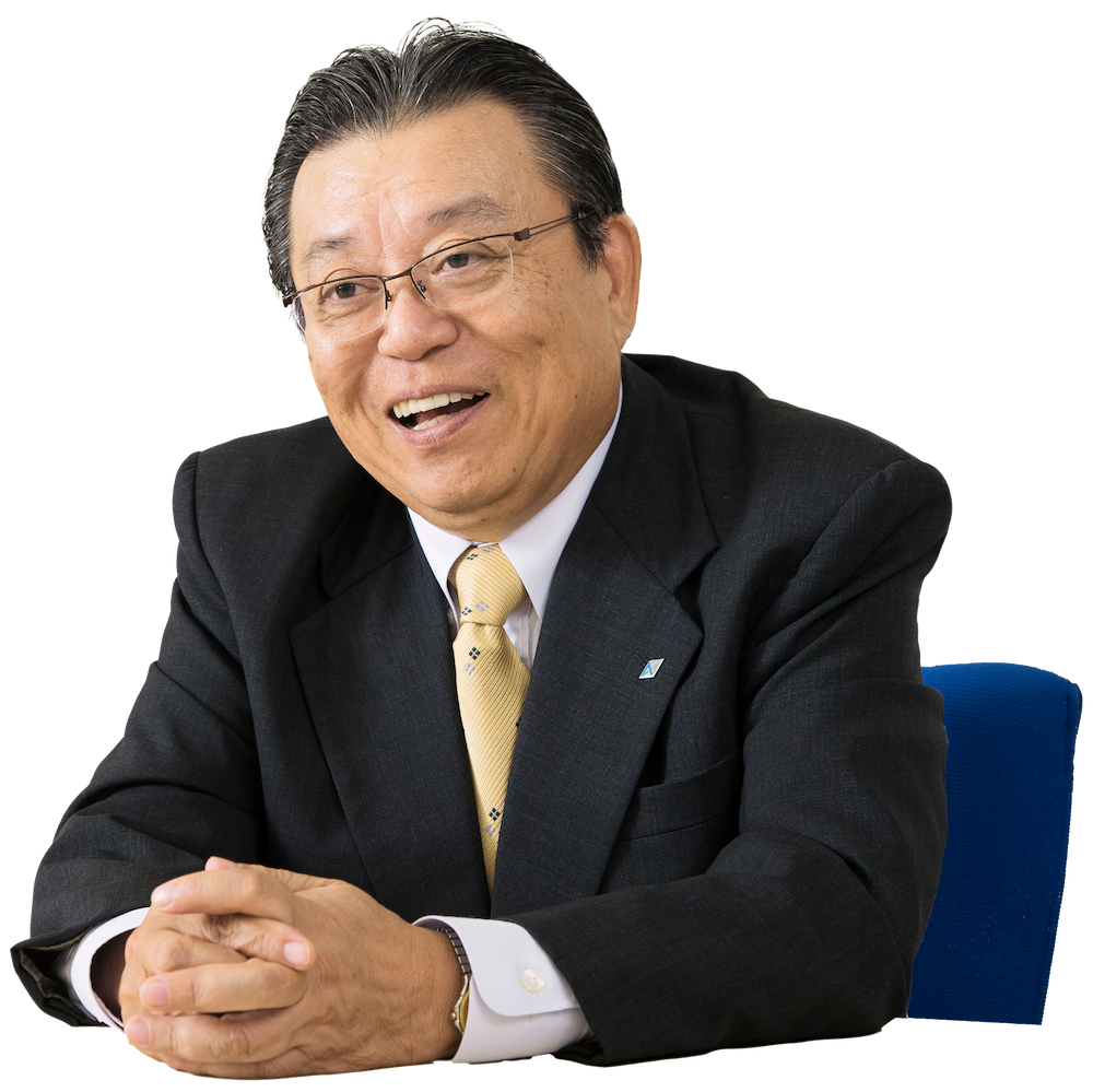 株式会社アイナボホールディングス 代表取締役社長 阿部　一成