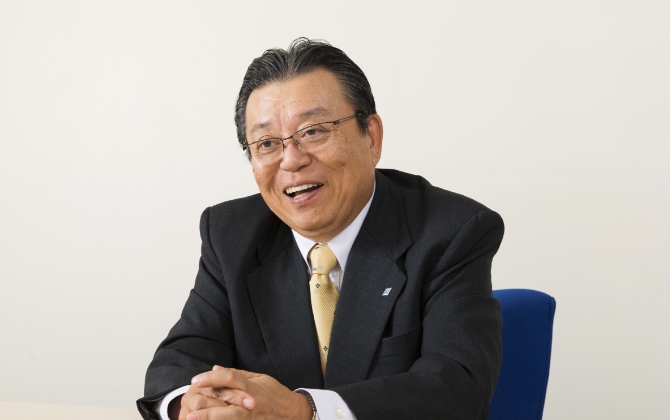 株式会社アイナボホールディングス 代表取締役社長　阿部 一成